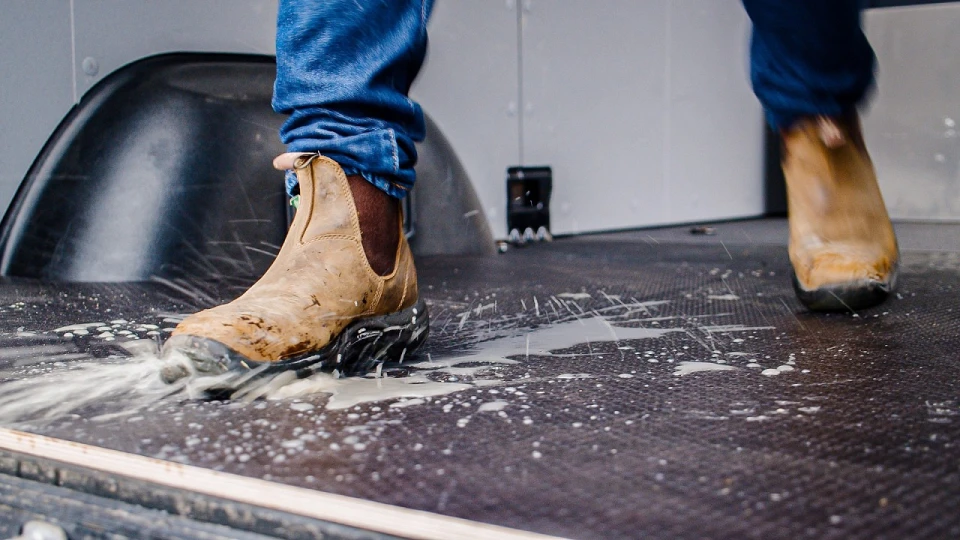 StabiliGrip vs Plywood | Real-World Wet Van Floor Test